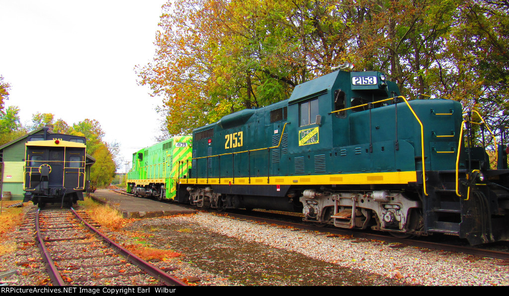 Ohio South Central Railroad (OSCR) 4139 & 2153